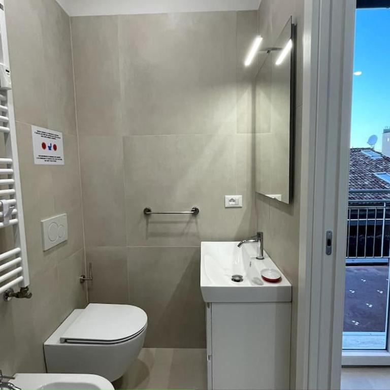 Turris Apartments, SKYLINE historic center Bologna - Deluxe Single Room with Balcony - 7