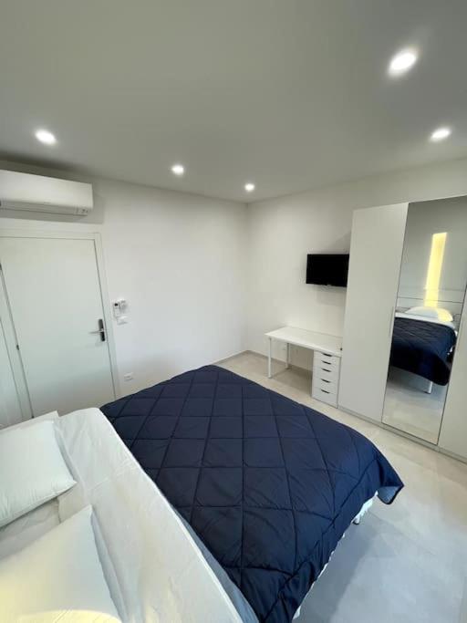 Turris Apartments, SKYLINE historic center Bologna - Double Room with Balcony - 5