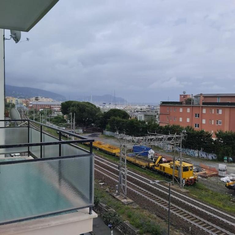 Alloggio centrale comodo al mare e alla stazione - Appartamento con 2 Camere da Letto - 17