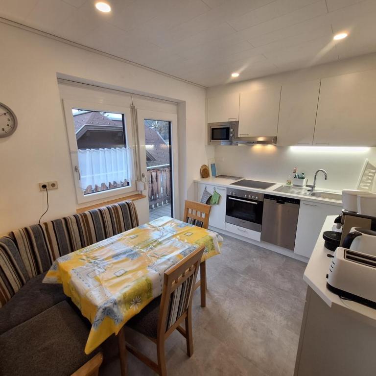 Alpenblick FeWo Hauser - Apartment mit Balkon - 11