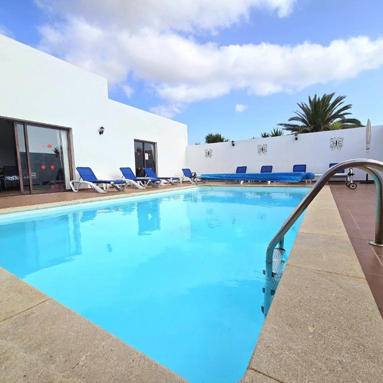 Casa Georgiana, central Playa Blanca, private heated pool - Villa - 1