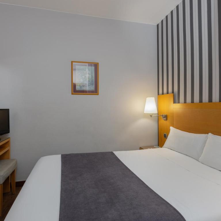 Hotel Lyon - Double or Twin Room - 9