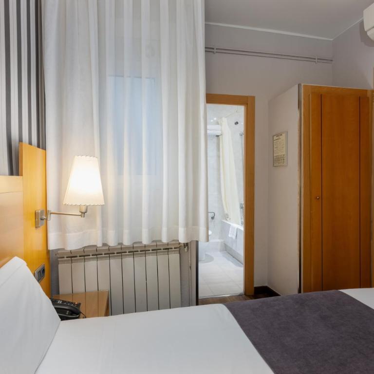 Hotel Lyon - Double or Twin Room - 6