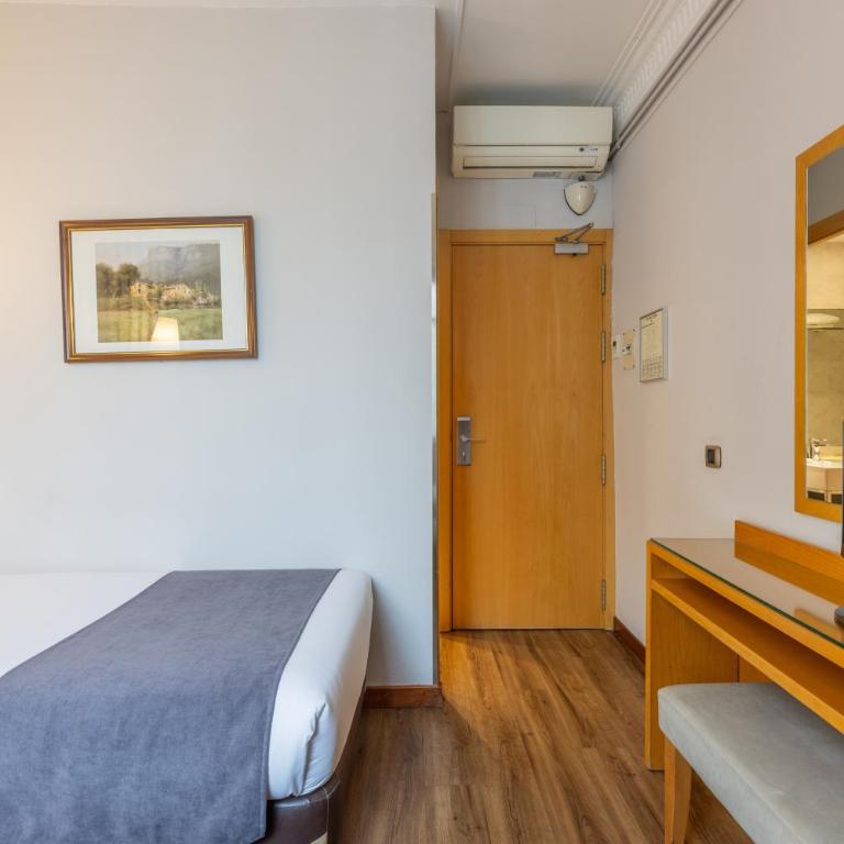 Hotel Lyon - Double or Twin Room - 8