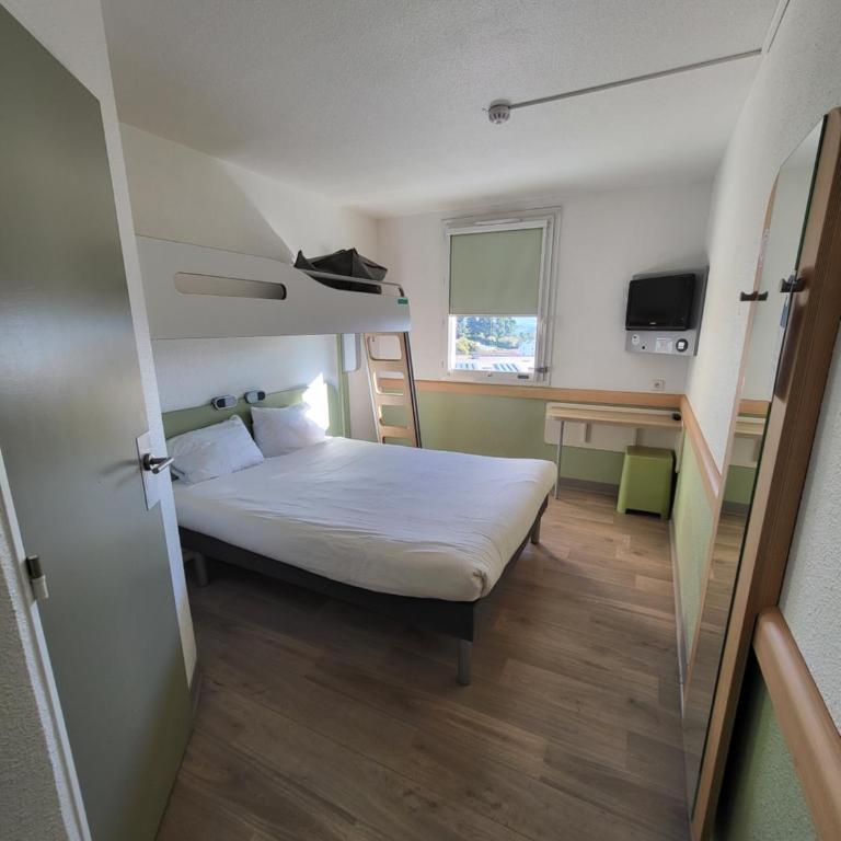 Ibis Budget Marseille Valentine - Chambre Triple avec Lit Double et Lit Simple Superposé - 5