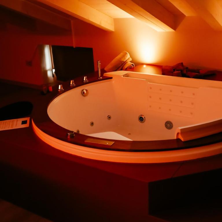Le Rocce Val di Non - Quality Room & Breakfast - Chambre Lit Queen-Size avec Baignoire Spa - 6