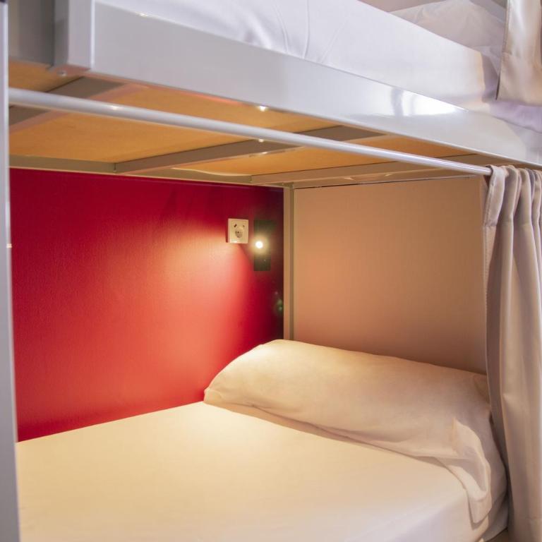 Room Valencia - Bed in 8-Bed Female Dormitory Room with Private Bathroom - 5