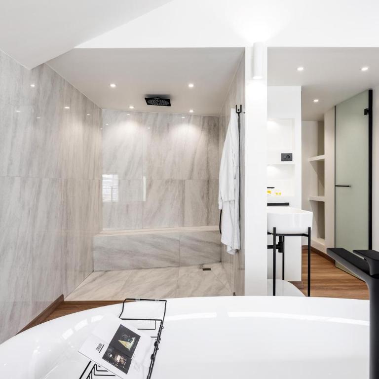 RH Lifestyle Rooms & Suites - Deluxe Loft Suite - Split Level - 8