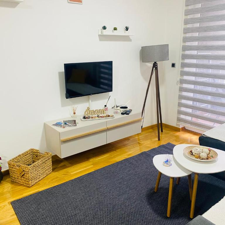 Atmartments EtnA Bulevar, Free Private Parking - One-Bedroom Apartment - 4