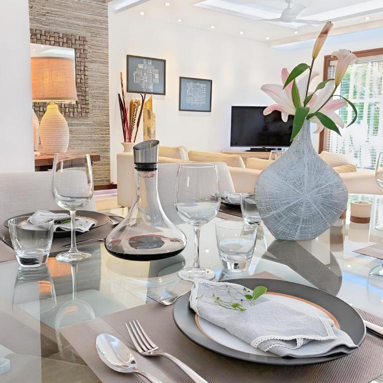 Luxury Duplex 2BR Pool & Garden View Quiet 30m from 5th Ave with Gym & Parking - Apartamento - 2 niveles - 13