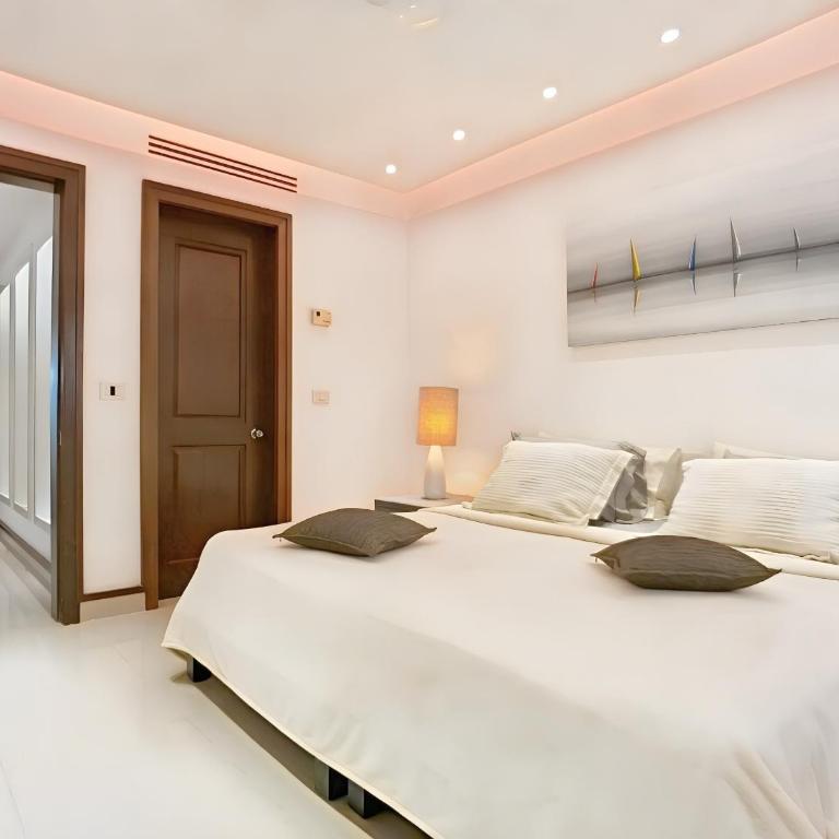Luxury Duplex 2BR Pool & Garden View Quiet 30m from 5th Ave with Gym & Parking - Apartamento - 2 niveles - 20