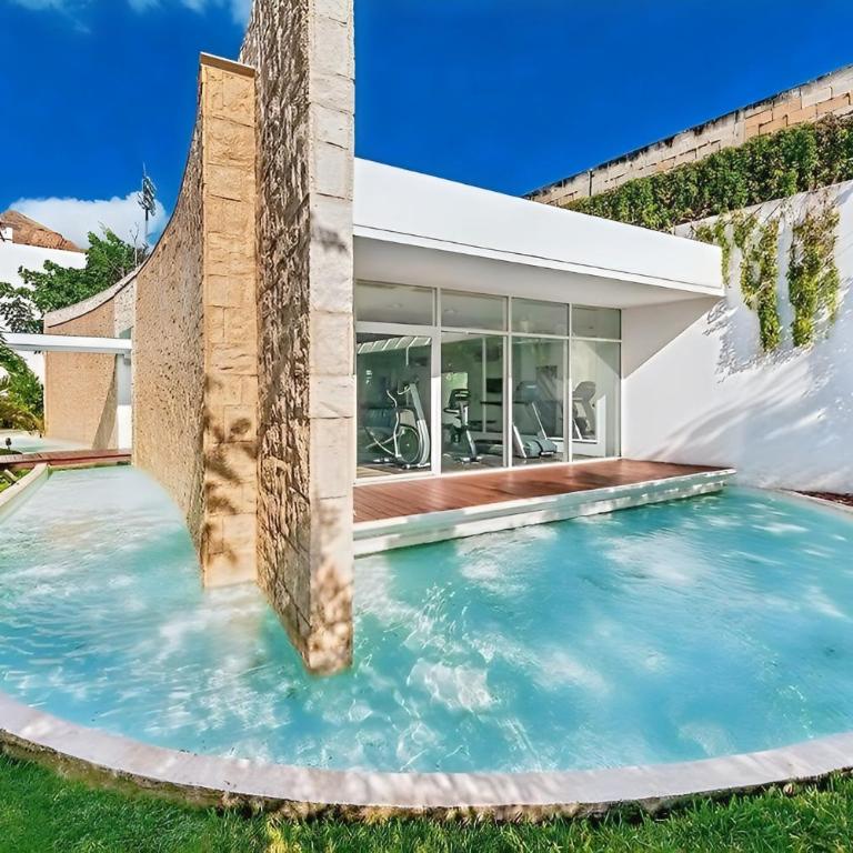 Luxury Duplex 2BR Pool & Garden View Quiet 30m from 5th Ave with Gym & Parking - Apartamento - 2 niveles - 54