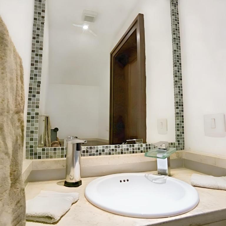 Luxury Duplex 2BR Pool & Garden View Quiet 30m from 5th Ave with Gym & Parking - Apartamento - 2 niveles - 26