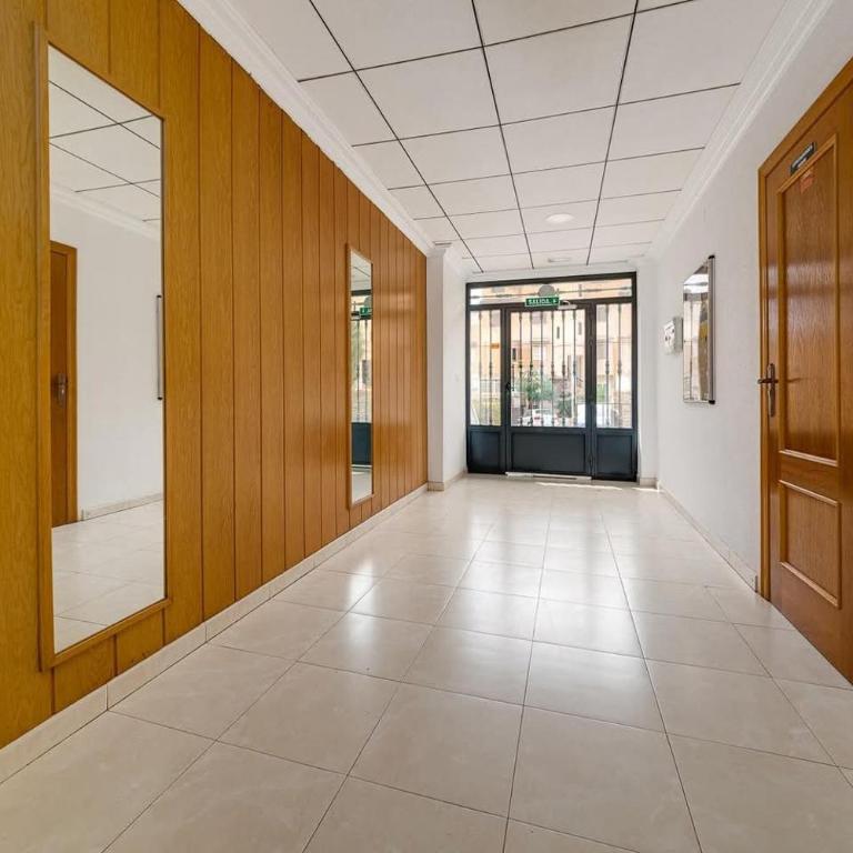 Sunny ground floor apartment with a large terrace and direct access to the pool - Apartamento de 2 dormitorios - 38