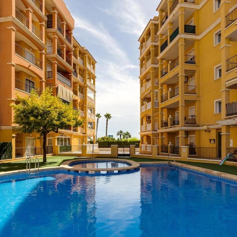Sunny ground floor apartment with a large terrace and direct access to the pool - Apartamento de 2 dormitorios - 1