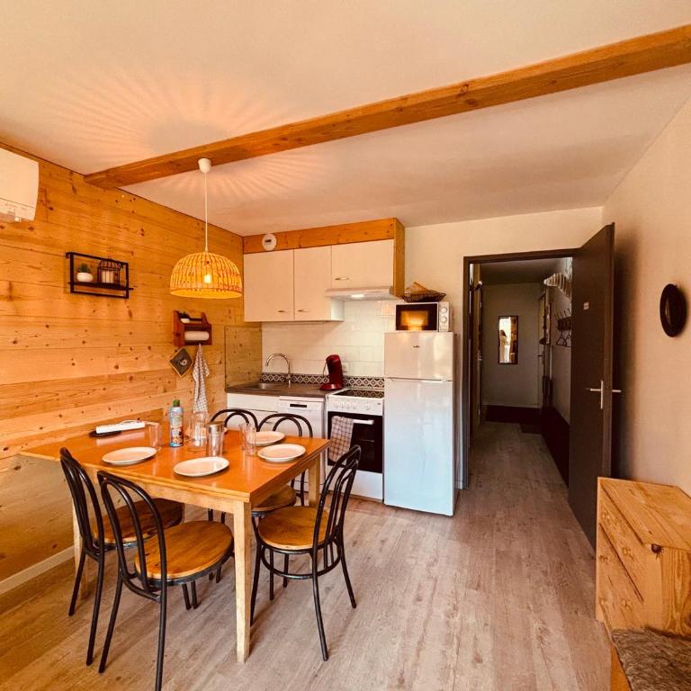 Appartement rénové 3 étoiles, balcon, proche ski - FR-1-737-15 - Appartement - 10