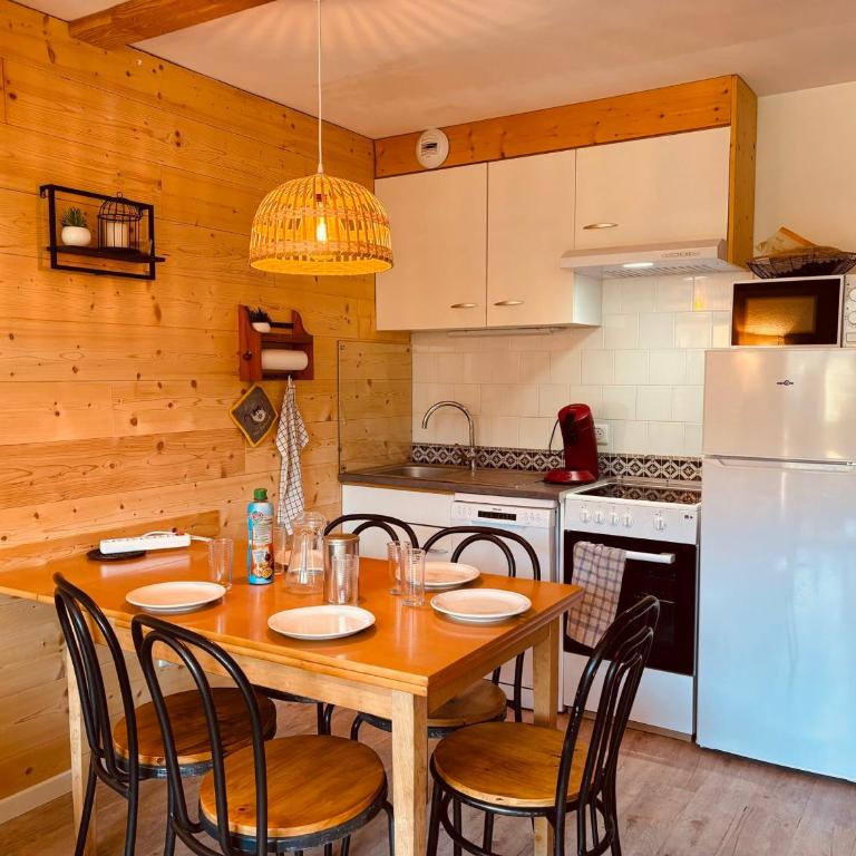 Appartement rénové 3 étoiles, balcon, proche ski - FR-1-737-15 - Appartement - 11