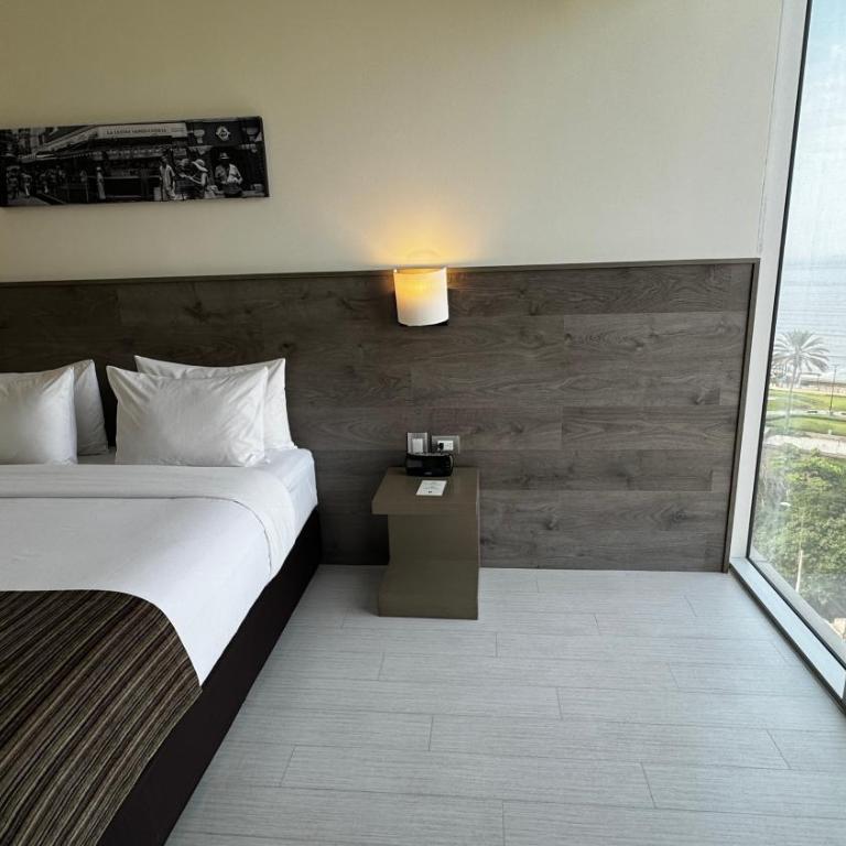 Best Western Plus Urban Larco Hotel - Habitación con cama grande y vistas parciales al mar - No fumadores - 9