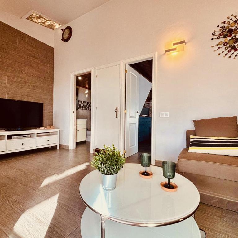 Click&Guest - Maspalomas Serene Getaway - Deluxe Two-Bedroom Apartment with Garden View - 4