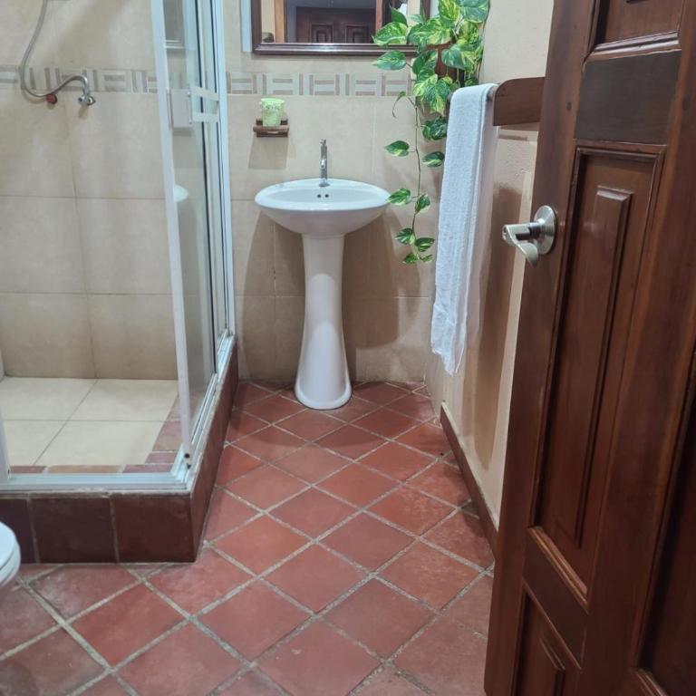 Casa y Restaurante- Pizzeria La Pergola - Three-Bedroom House - 12