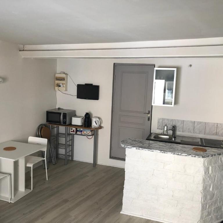 Studio centre ville Vichy - Apartamento de 1 dormitorio - 2