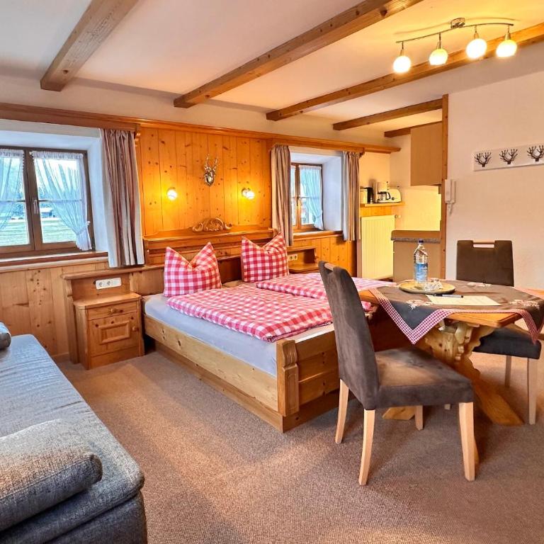 Ferienwohnungen Ortner-Hof inkl. Chiemgaukarte - Apartment mit 1 Schlafzimmer - 2