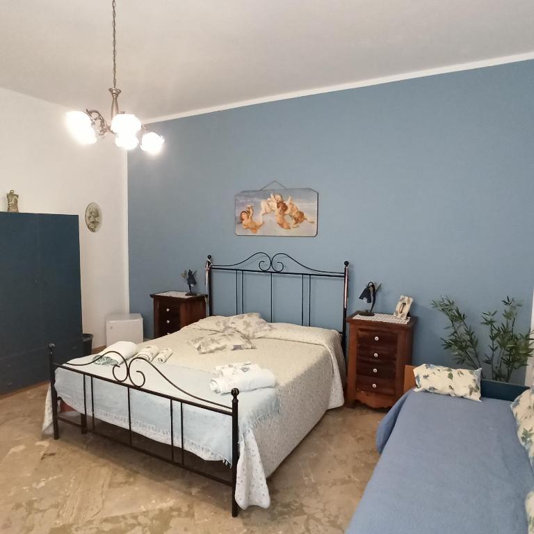 B&B Le 4 Stagioni - Camera Matrimoniale con Bagno in Comune - 2