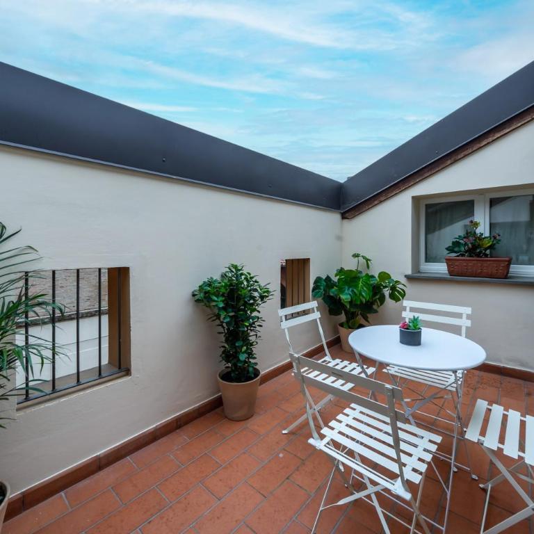LUXURY FLAT and FREE PARKING - Two-Bedroom Apartment - 3