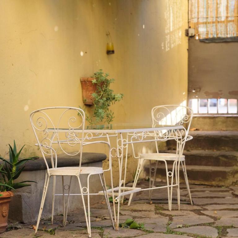 Enchanting Apartment with Patio, Lungarno Firenze - One-Bedroom Apartment - 4