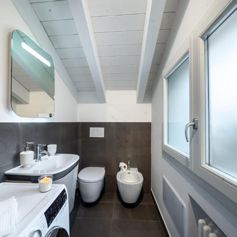 LUXURY FLAT and FREE PARKING - Two-Bedroom Apartment - 9