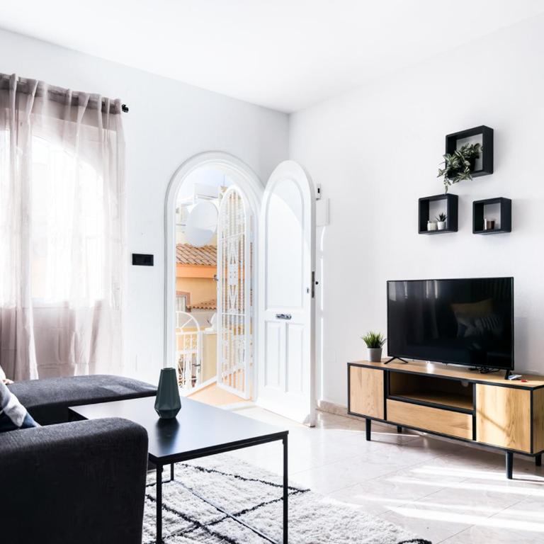 Renovated Townhouse - Rooftop, Garden & Stunning Views - Two-Bedroom House - 20