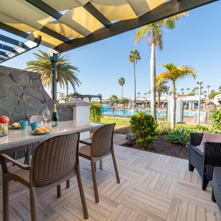Luxury Poolside Holiday Home - Casa - 1
