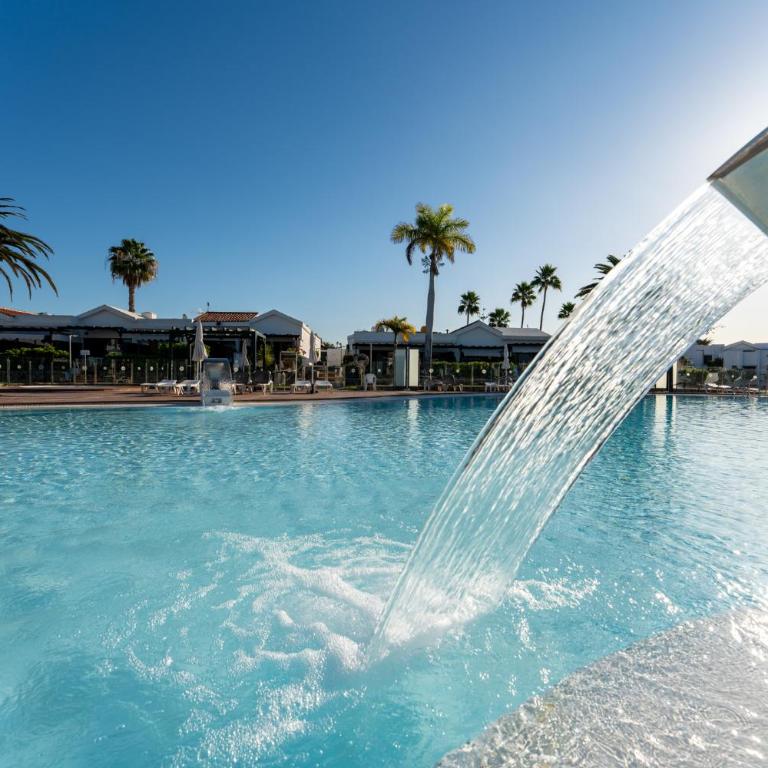 Luxury Poolside Holiday Home - Casa - 40