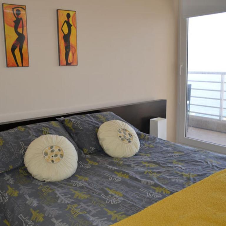 Departamento Playa y Piscinas - Three-Bedroom Apartment - 5