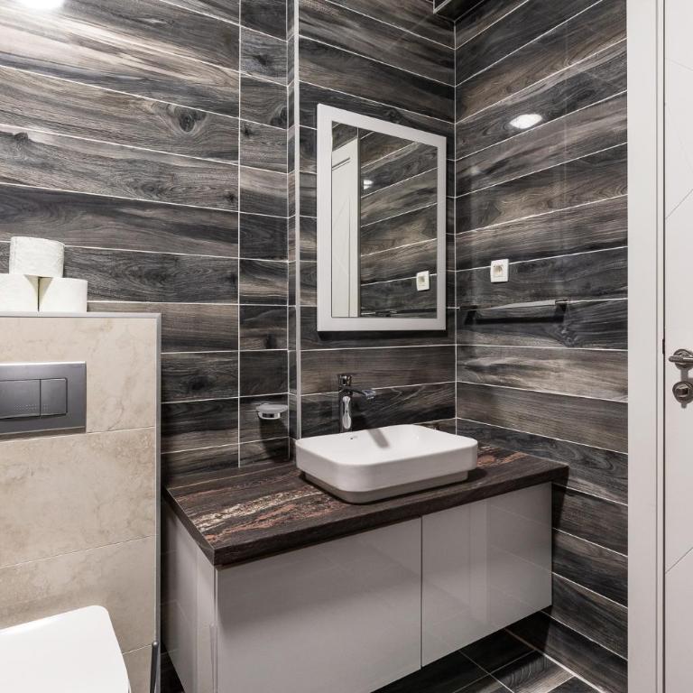 Sunset Harbor Suites - One-Bedroom Apartment with Balcony - 10