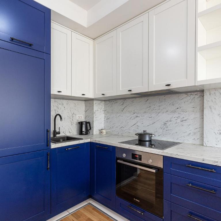 Sunset Harbor Suites - One-Bedroom Apartment with Balcony - 3