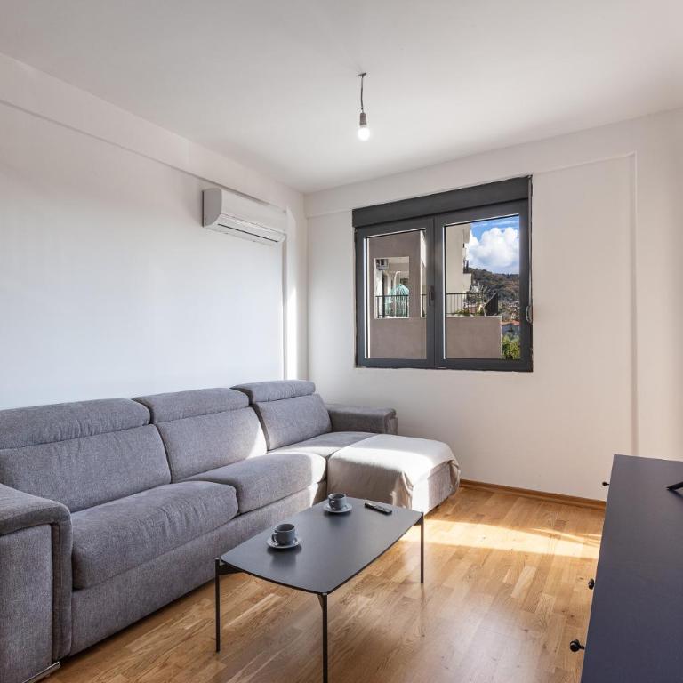 Sunset Harbor Suites - One-Bedroom Apartment with Balcony - 5