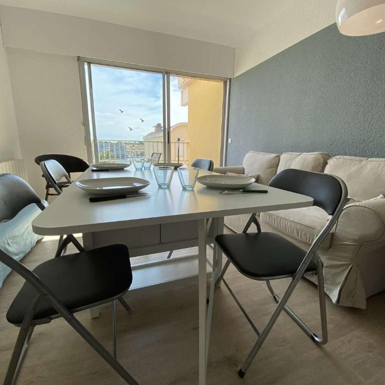 Vue panoramique sur le port - Appartement 3 pièces GN110-C44 - Appartement 2 Chambres avec Vue sur le Port - 9