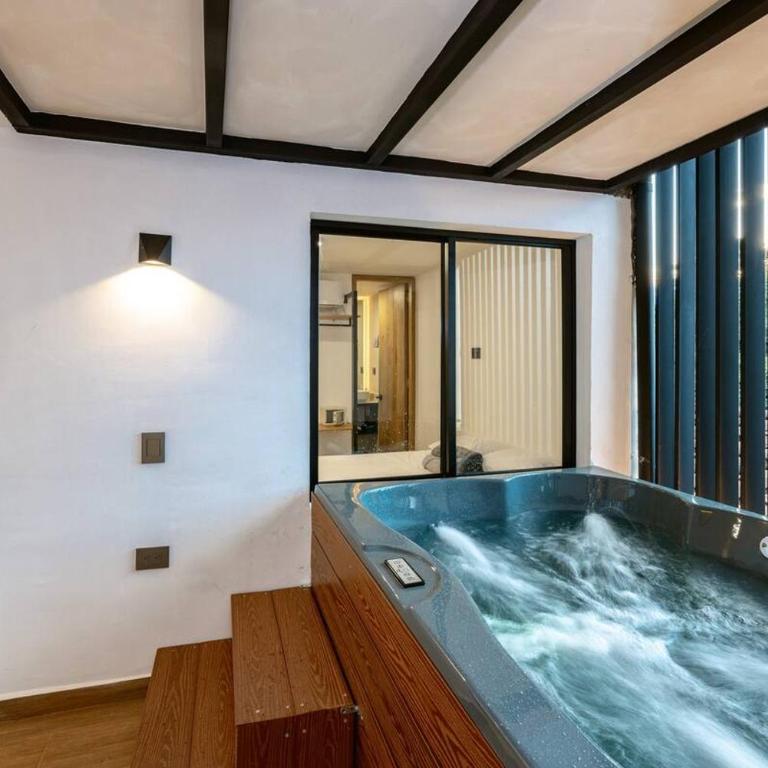 Luxury 5BR 6Bath Apartment with Jacuzzi in Manila - Apartamento - 1