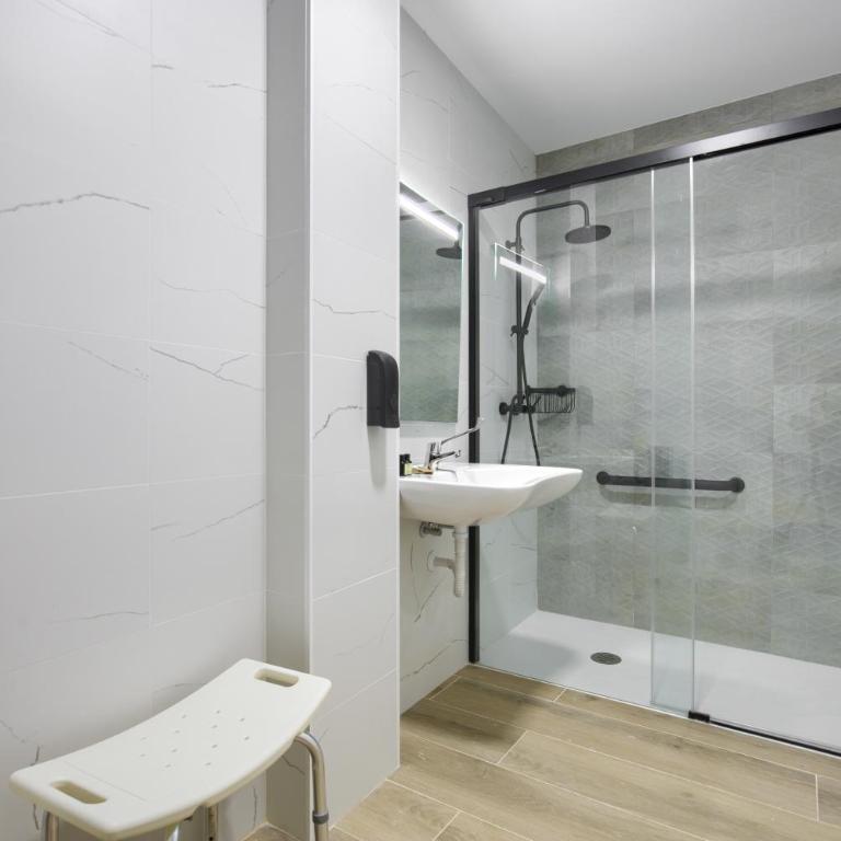 Dobo Madrid Numancia - Double Room - Disability Access - 8
