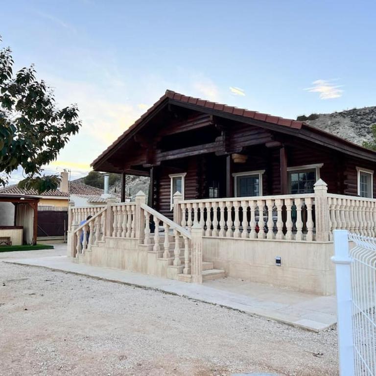 La casica de madera con Jacuzzi exterior y barbacoa - Two-Bedroom House - 1