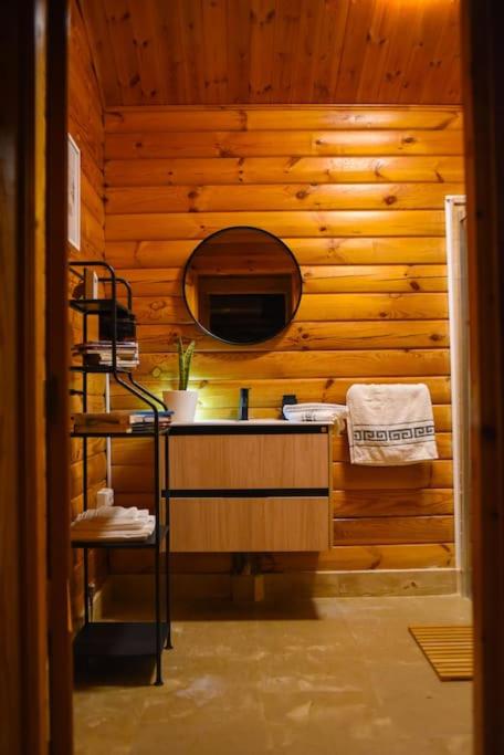 La casica de madera con Jacuzzi exterior y barbacoa - Two-Bedroom House - 5