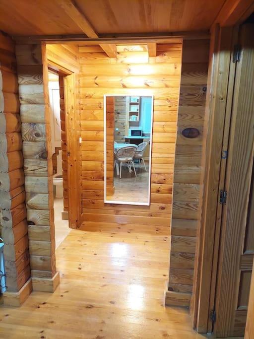 La casica de madera con Jacuzzi exterior y barbacoa - Two-Bedroom House - 36