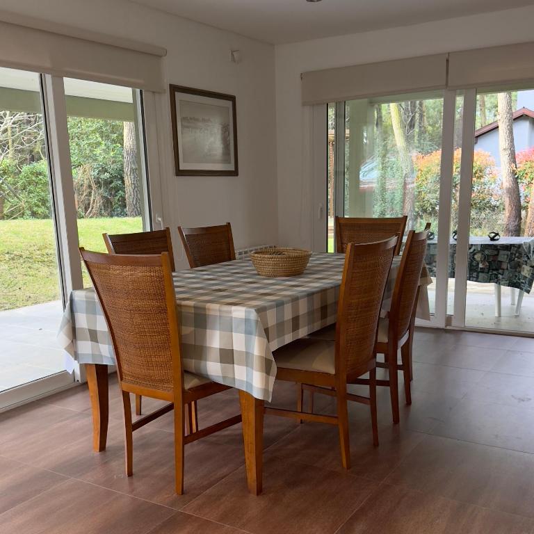 pinamar - Three-Bedroom House - 3