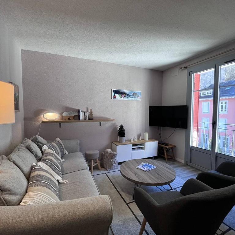 Duplex charmant à Cauterets, proche commerces et téléphérique - FR-1-812-82 - Apartamento - 1