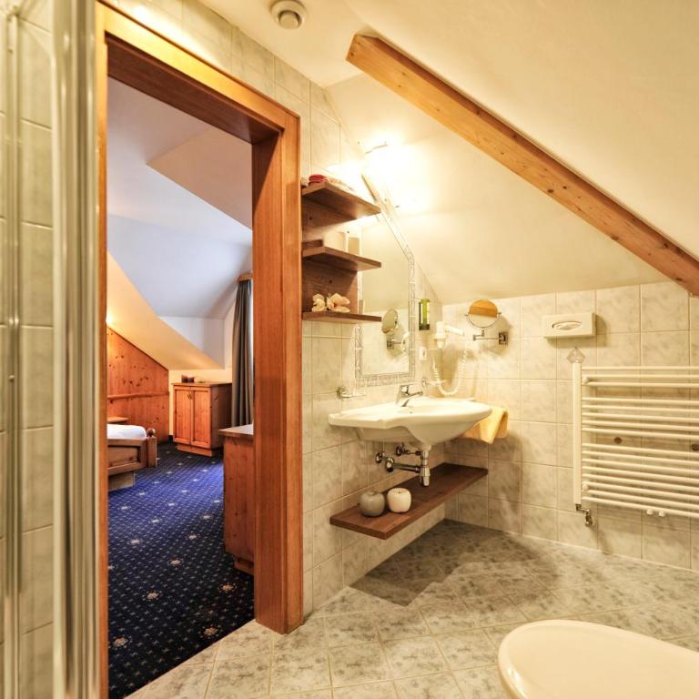 Hotel Bellevue B&B - Doppelzimmer mit Balkon - 8