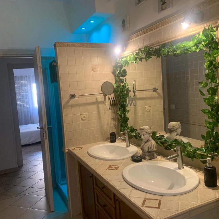 Roux apartment - Three-Bedroom Vacation Home - 9