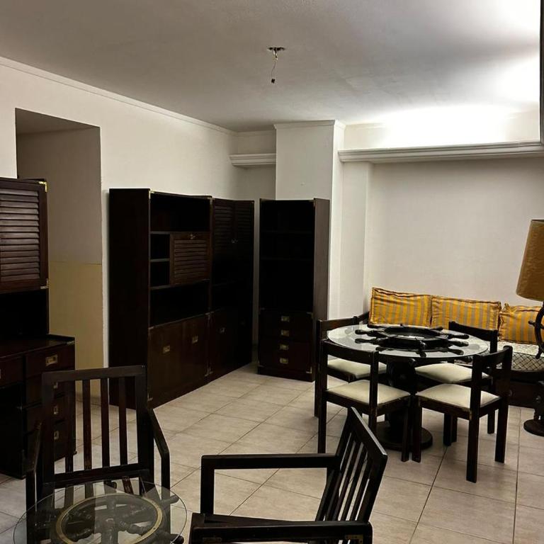 Depto luminoso con terraza y cochera en el centro - Two-Bedroom Apartment - 4