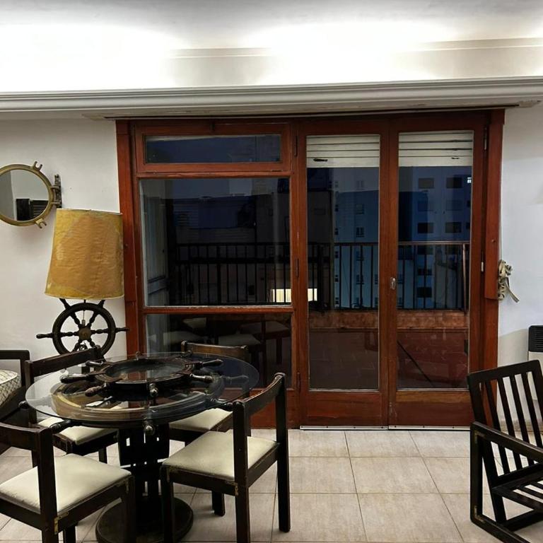 Depto luminoso con terraza y cochera en el centro - Two-Bedroom Apartment - 9