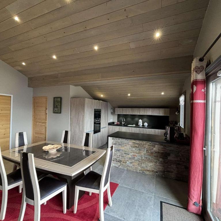 Appartement moderne 5 pièces, proche des pistes avec cheminée, terrasse, parking et bois inclus - Apartment mit 4 Schlafzimmern - 12